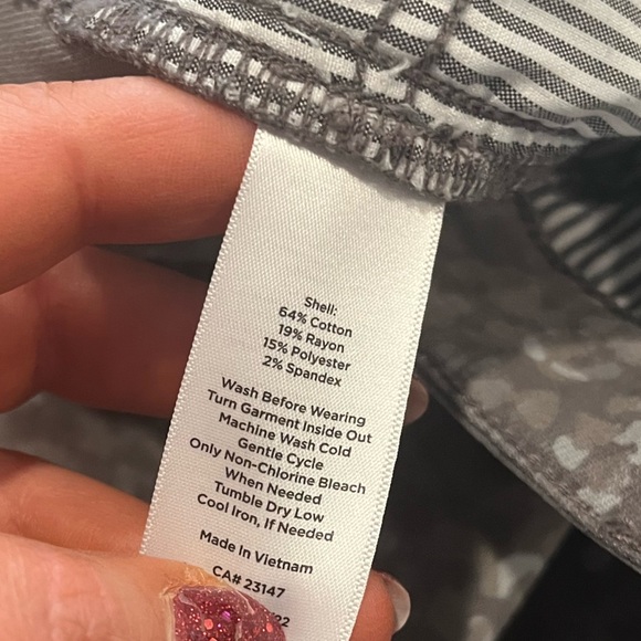 Talbots Jegging Jeans Pockets Casual Stretch Denim Leopard Print Gray Size 8P - Picture 2 of 12